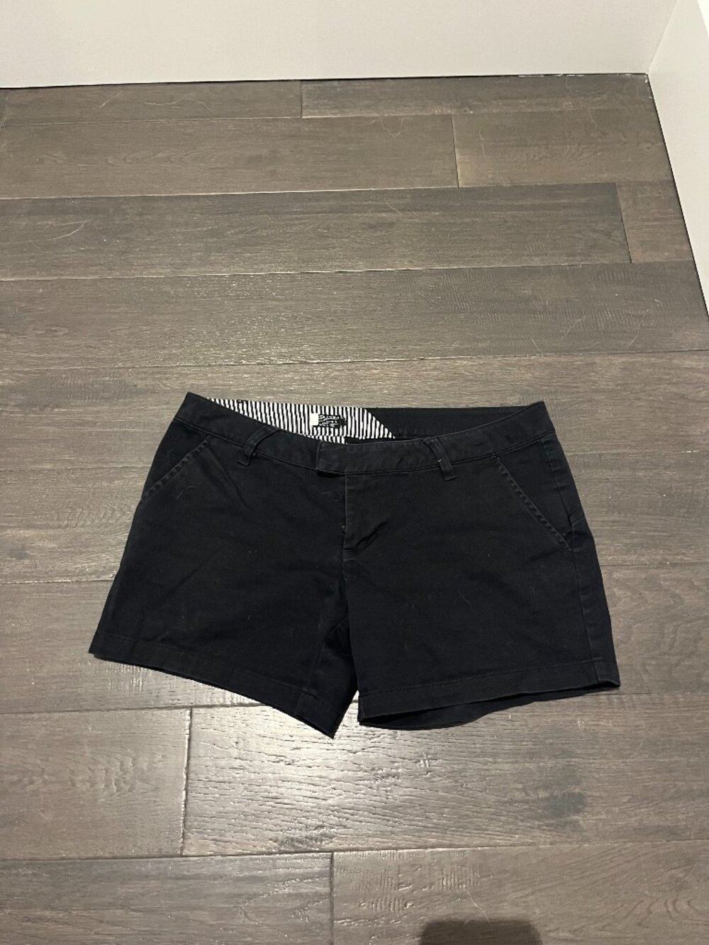 Volcom Frochickie 5" Black Cotton Shorts — Size 5 (Small)